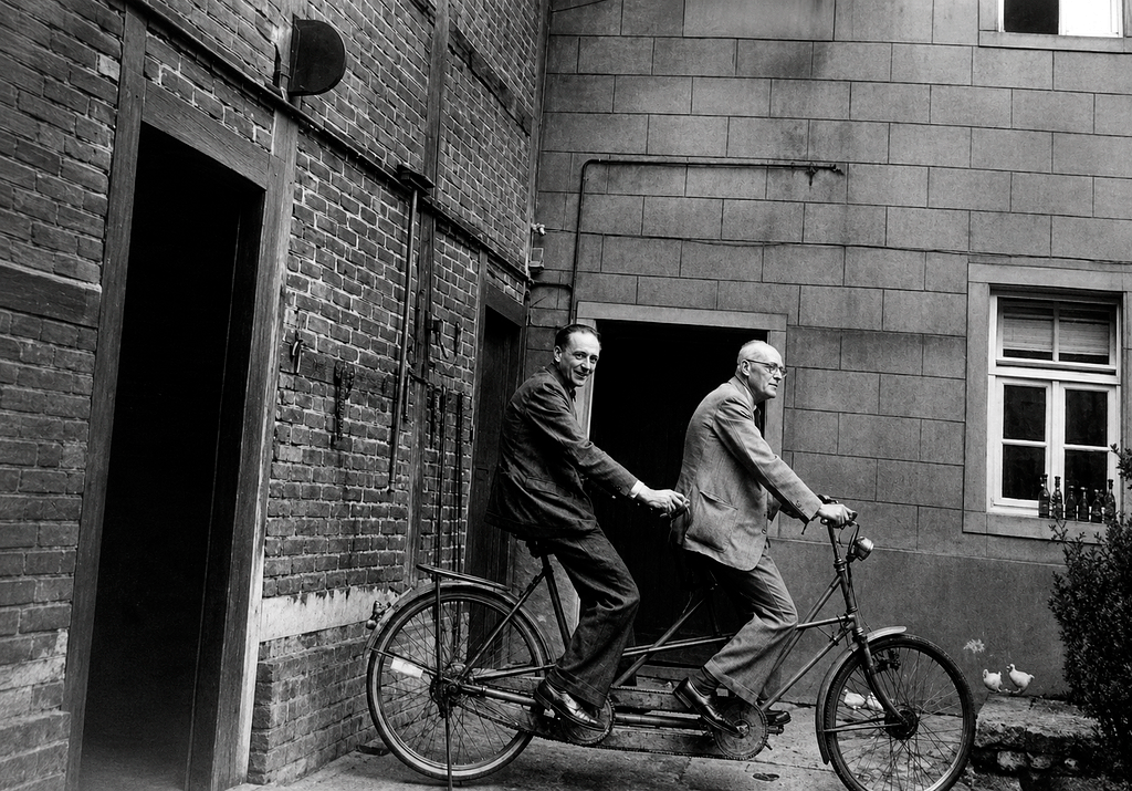 Bob en Adriaan Zijlmans op de tandem