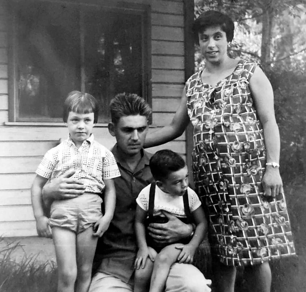 Wim en Sonja met dochter Margalit, zoon Benny. Sonja is zwanger van Esti