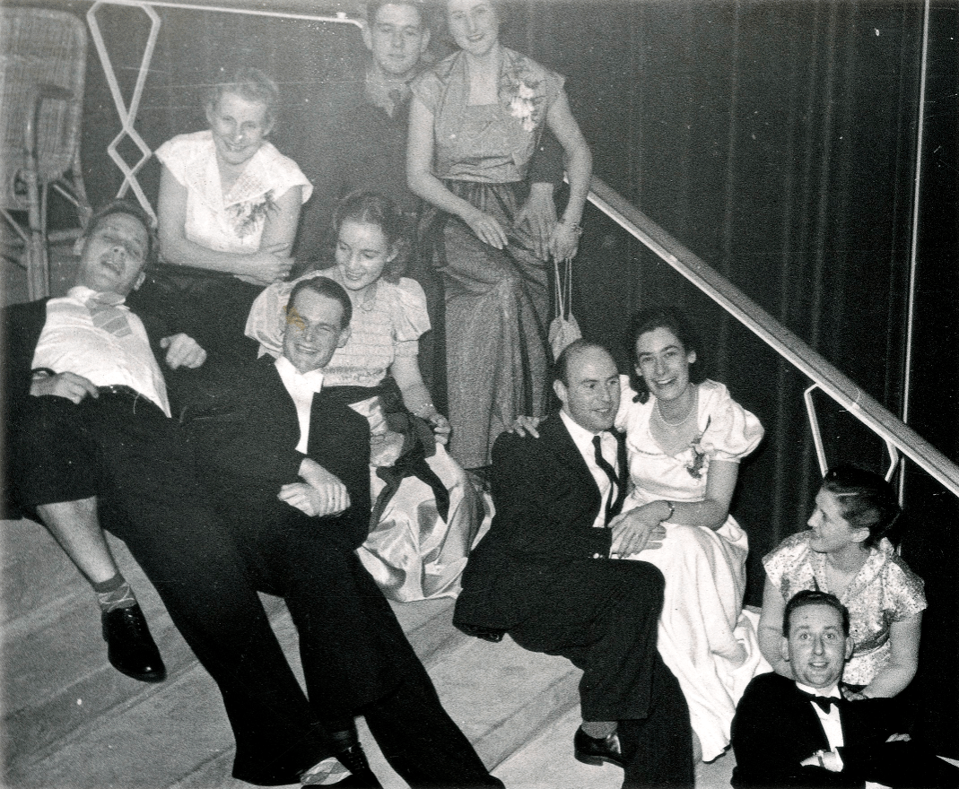 Hugo en Elma met medestudenten in Wageningen, 1952