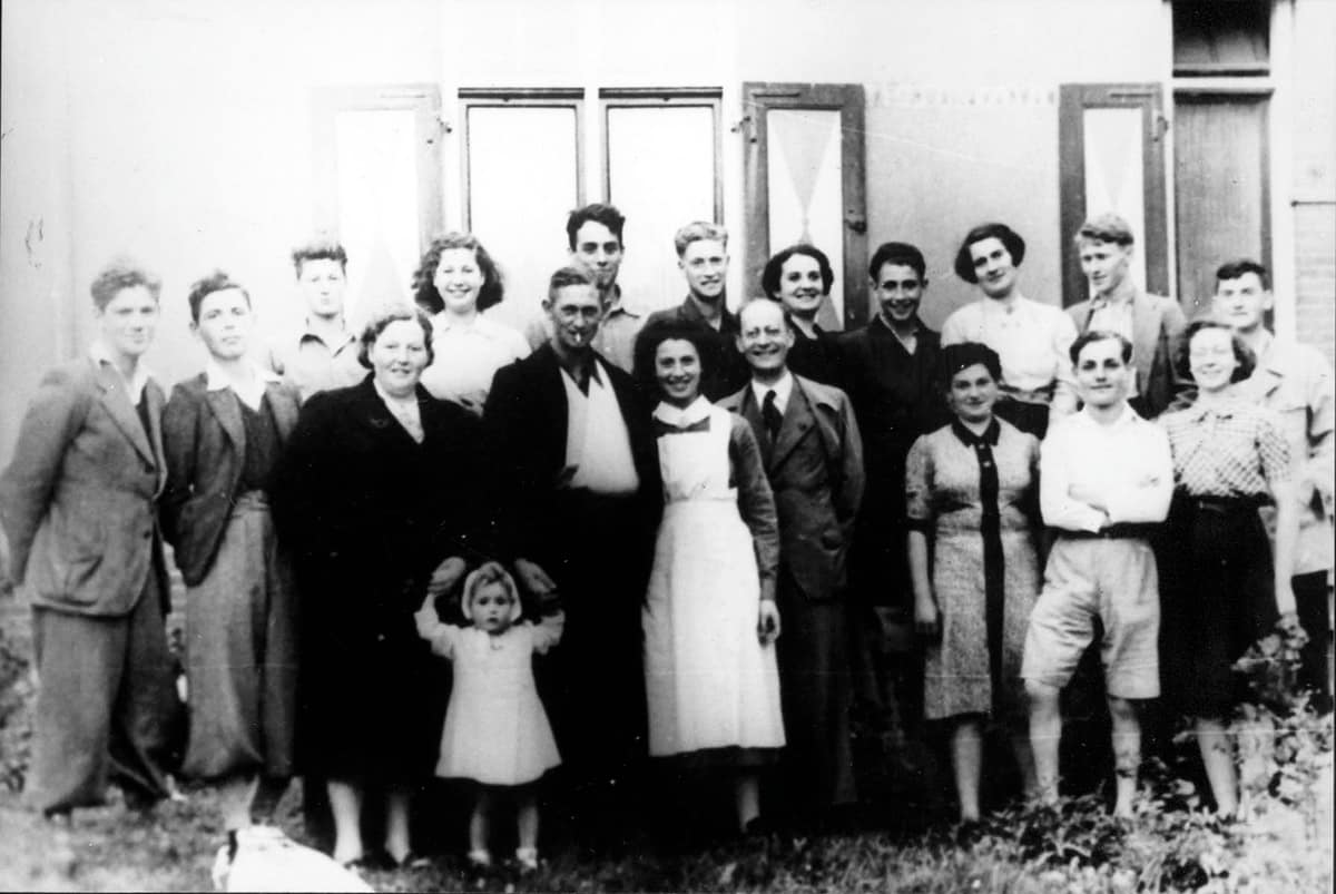 Leden van de hachsjara in Gouda, inclusief broer Joseph, 1940. Beeld: Yad Vashem