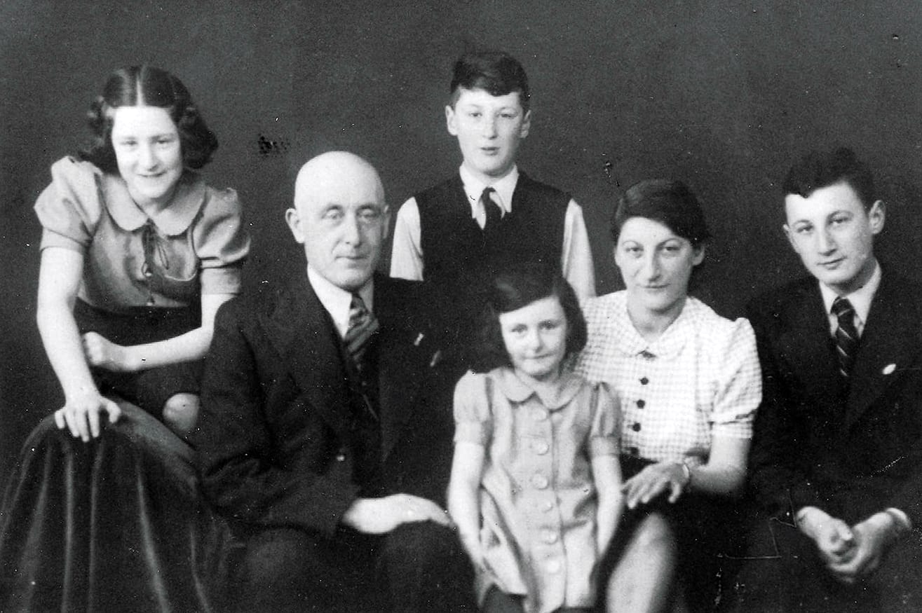 Het gezin Andriesse, 1939. Vlnr: Rosette, vader Herman, Bram, Mirjam, moeder Betje en Joseph
