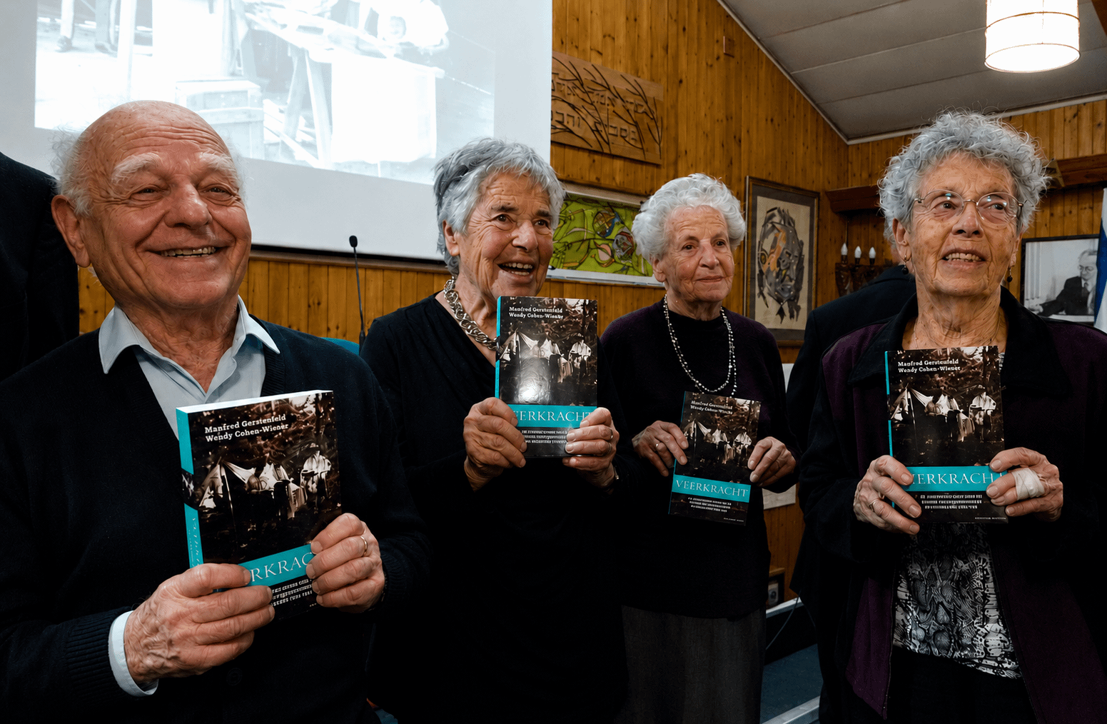 Boekpresentatie Veerkracht, 13 februari 2020. Vier van de voor het boek geinterviewde jeugdbewegers. Vlnr: Pinchas Bar Efrat, Leentje, Mirjam Bolle en Elly Drukker, weduwe van Benjamin Maoz.