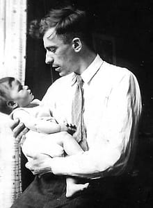Eva met haar vader. Beeld: Yad Vashem Photo Archive, 14280/1