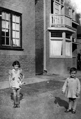 Eva in Eijsden, 1943. Beeld: Yad Vashem Photo Archive, 14280