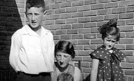 Moeder Betje met zoon Joseph en dochter Rosette. Beeld: Yad Vashem