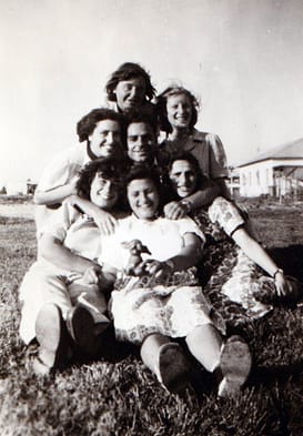 Pinchas in Ein HaNatziv, Sascha staat