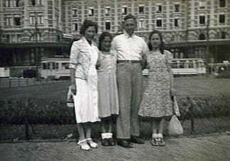 Dini met de familie Koetser