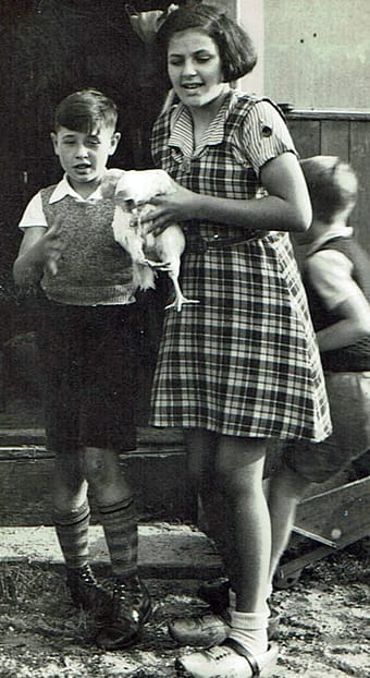 Walter en zus Ernie, 1942