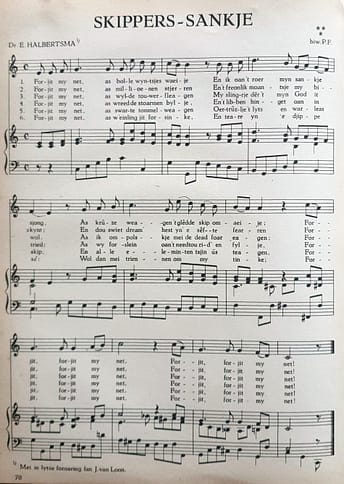 Toen interviewster Wendy Cohen-Wierde aan Shlomo vertelde dat ze uit Friesland kwam, begon hij spontaan een lied in het Fries te zingen: ‘Skippers-sankje’