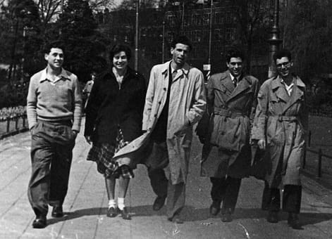 vlnr: Ze’ev Bartfeld, Chawa van Gelder, Chaim Friedmann, Martin Frishman (gast uit Haboniem Australië),en Jaap Matz, 1951