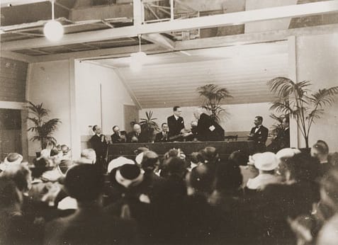Inwijding van de synagoge van deLiberaal Joodse Gemeente in de Tolstraat in Amsterdam, 1937. Fotocollectie: United States Holocaust Memorial Museum, Washington D.C, ter beschikking gesteld door Hilde Jacobsthal-Goldberg
