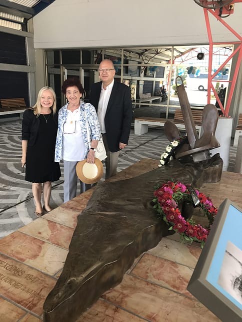 Marty met ICEJ-president dr. Juergen Buehler en Susanna Kokkonen (voormalig directeur Christian Friends of Yad Vashem) bij het nieuwe monument voor de Exodus ‘47 in Haifa