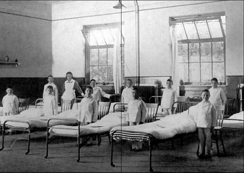 Jongensslaapzaal op de Berg-Stichting. Beeld: Historische Kring Laren