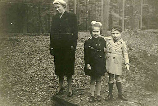 Dini Goldschmidt, Dini met mevrouw Bekaert en Rob, circa begin 1944