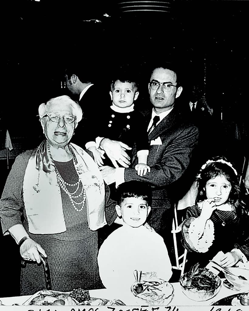 Oma Rebecca met Joseef en diens kinderen