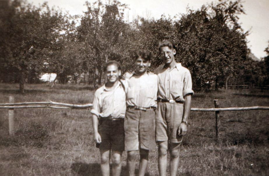 Hachsjara ’s-Graveland, Pinchas staat links