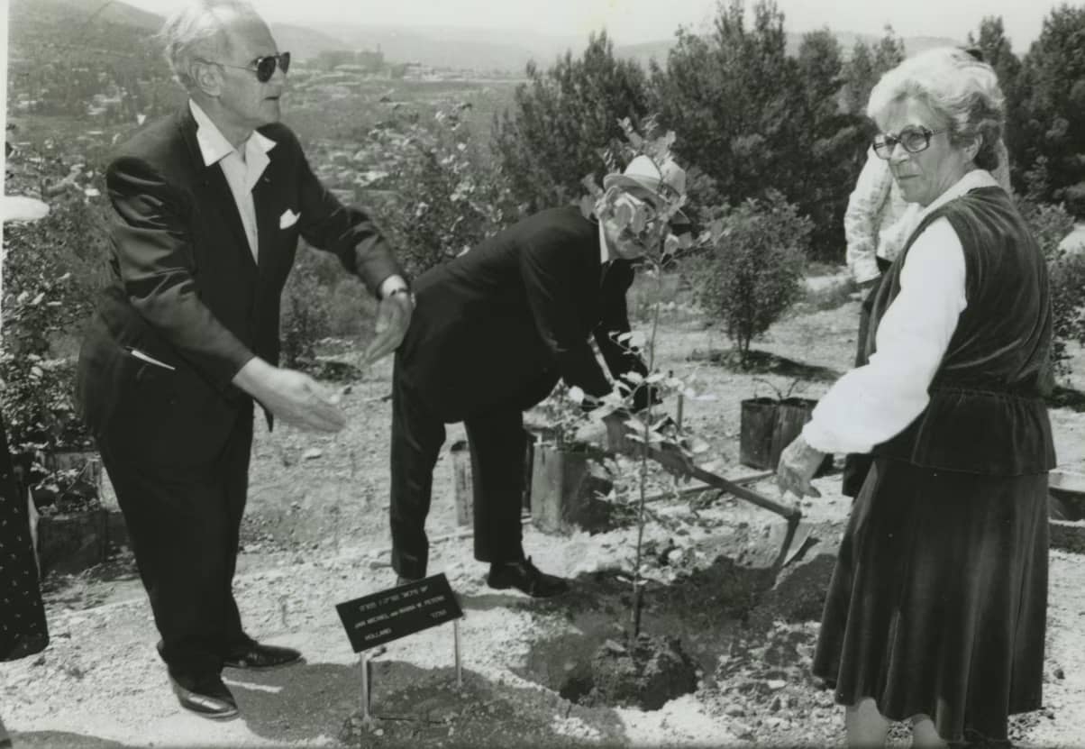 Boomplantceremonie ter ere van Jan en Maria Peters. Yad Vashem. 13.09.1981