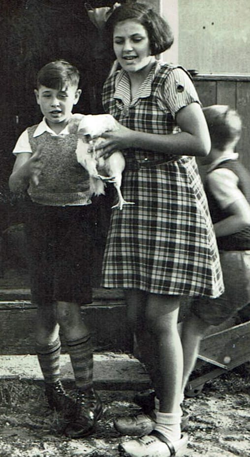 Walter en zus Ernie, 1942